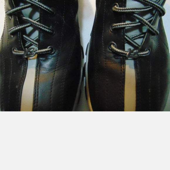 Boots - Picture 5 of 6